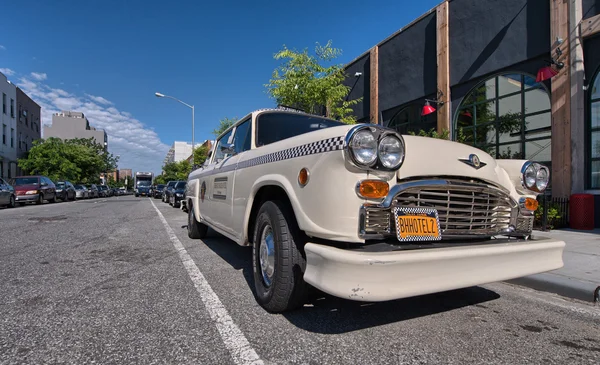 Old vintage taxi in Brooklyn — Stock Photo, Image