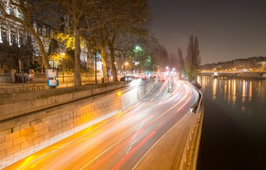 Paris sokaklarında