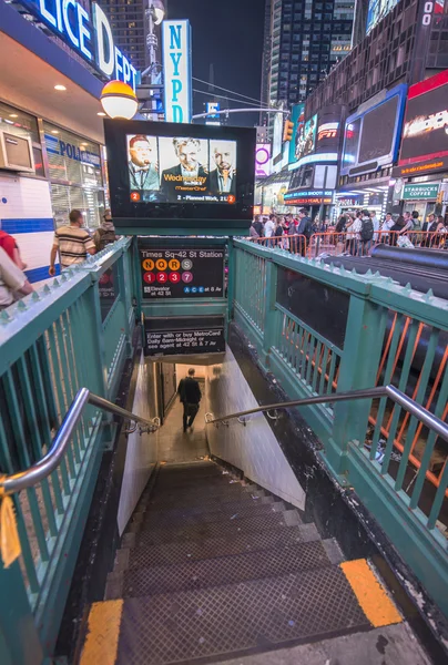纽约时报广场的地铁站入口 — 图库照片