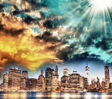 Manhattan nehir yansımaları ile gece