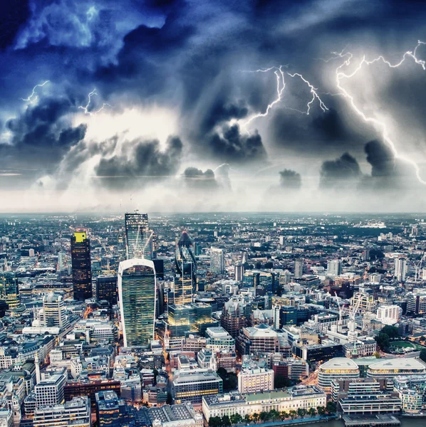 Storm over de skyline van Londen — Stockfoto