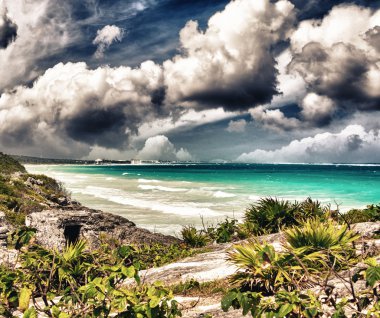 Turkuaz okyanus suları tulum