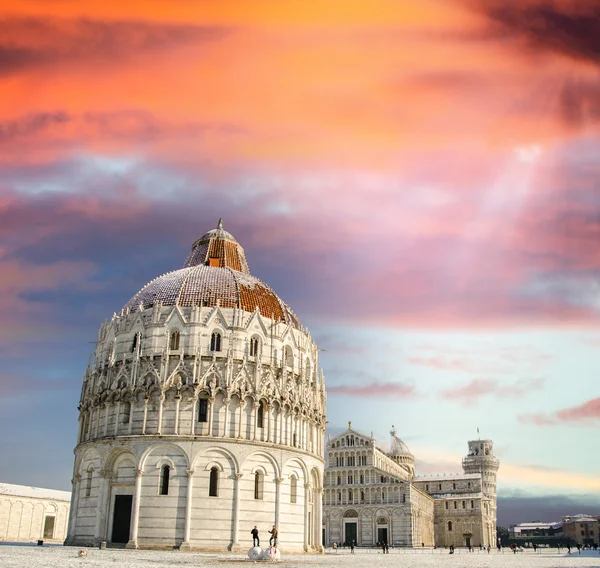 Battistero di Pisa - Piazza dei miracoli — Zdjęcie stockowe