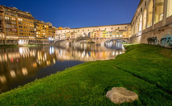 Florencja z ponte vecchio i arno rzeki — Zdjęcie stockowe