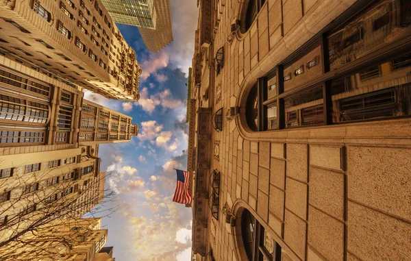 Atemberaubender Blick auf hohe Wolkenkratzer — Stockfoto