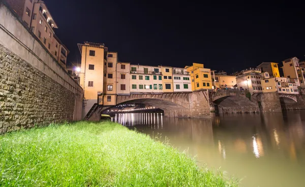 Arno Nehri'nin Ponte vecchio — Stok fotoğraf