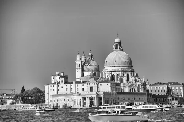 Venecia Vista de la ciudad con monumentos y barcos —  Fotos de Stock