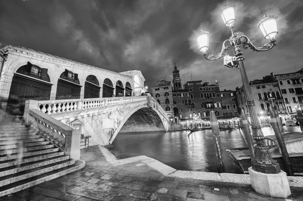 Rialto-Brücke bei Sonnenuntergang — Stockfoto