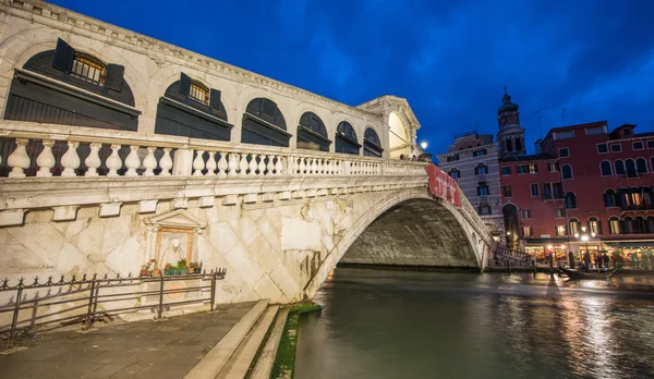 Ponte rialto ao pôr-do-sol — Fotografia de Stock