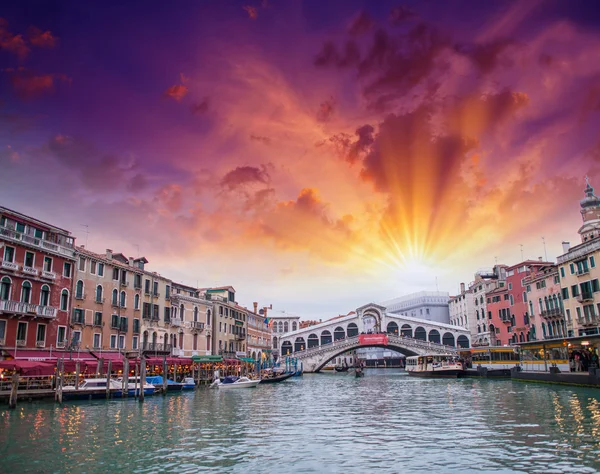 Terrific view of Rialto Bridge — Stock Photo, Image