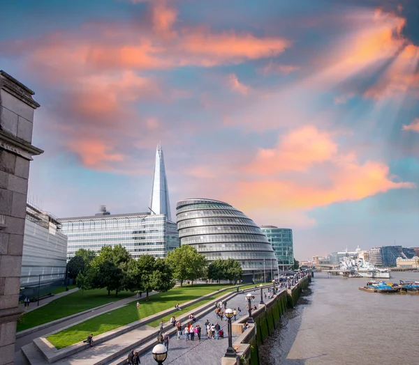 Londres com os principais marcos ao longo do rio Tamisa — Fotografia de Stock