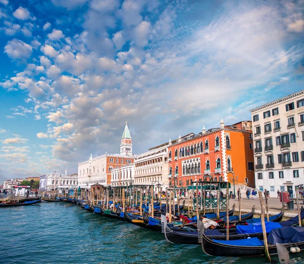 Gôndolas em Veneza — Fotografia de Stock