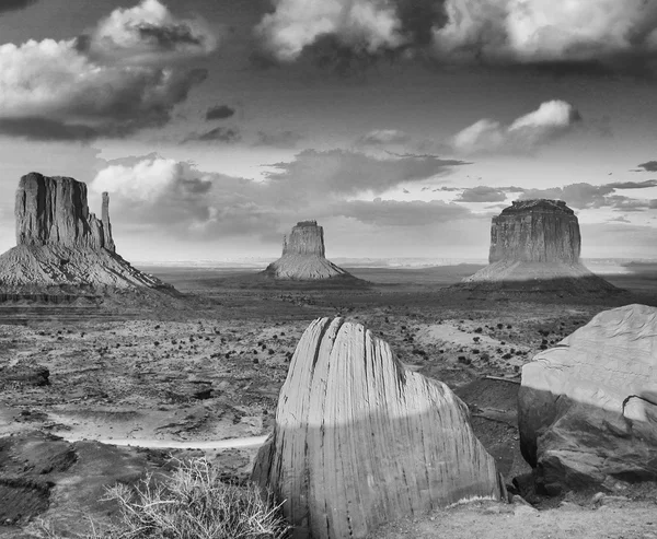 Buttes of Monument Valley al atardecer —  Fotos de Stock