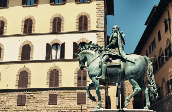 La estatua ecuestre de Cosme I de Medici — Foto de Stock