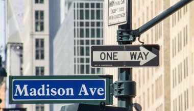 New york şehir sokak işaretleri