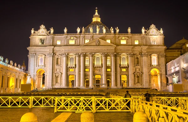 St peter náměstí a baziliky — Stock fotografie