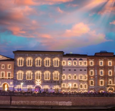 san ranieri luminaria sırasında Pisa lungarni
