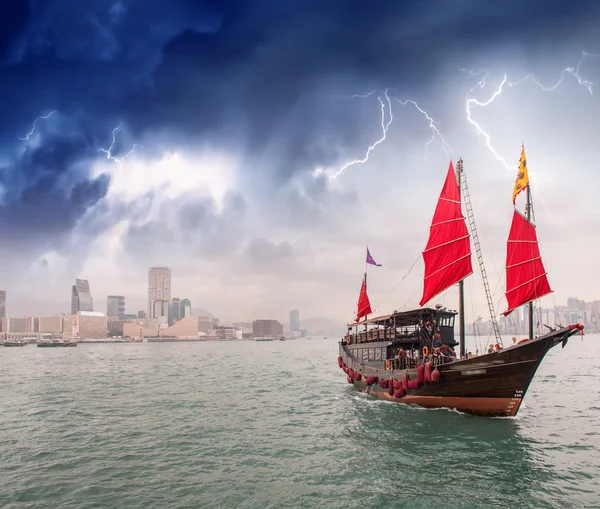Segelschiff bei Sturm — Stockfoto