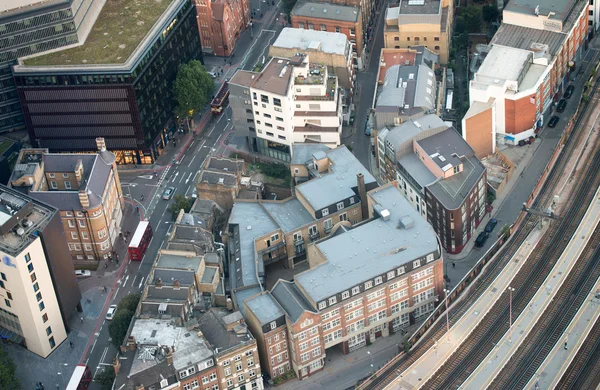 Edificios de Londres cerca de la estación de tren —  Fotos de Stock