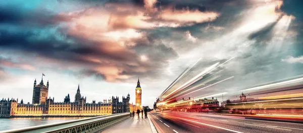 Scena notturna a Londra . — Foto Stock