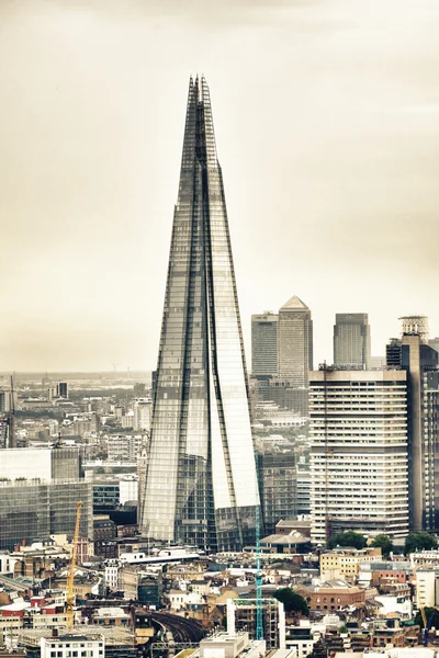 Scherf gebouw in london bridge — Stockfoto