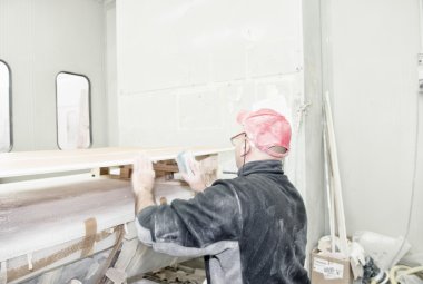 shed ile usta marangoz ahşap tahta ile çalışma