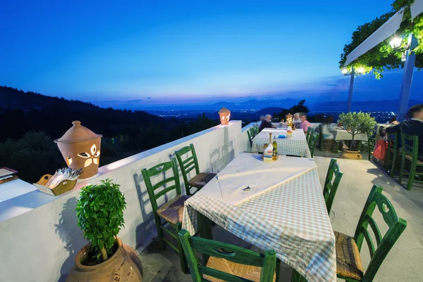 Restaurante vista por la noche en Zia — Foto de Stock