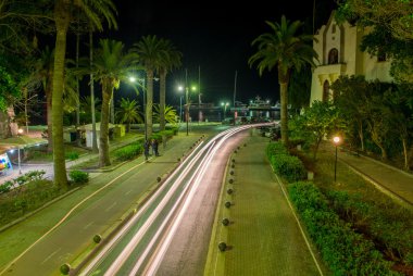 kos Adası'nda gece şehir sokaklarında