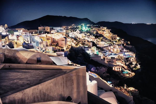 Oia à noite. Ruas da cidade de Santorini — Fotografia de Stock