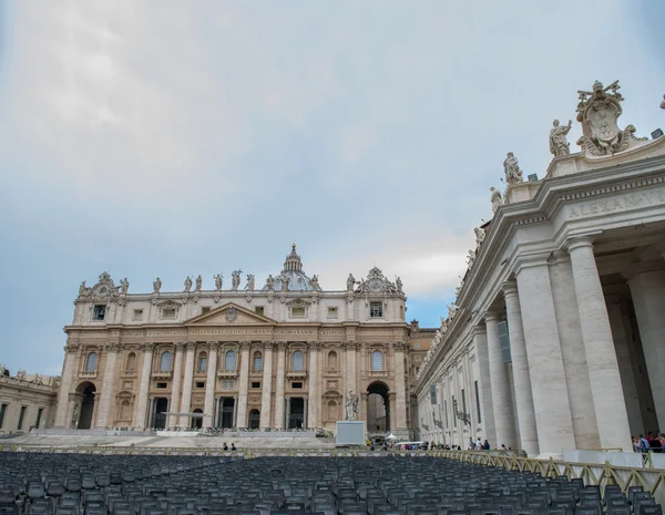 St Peter Basilica and Square — Stock Photo, Image