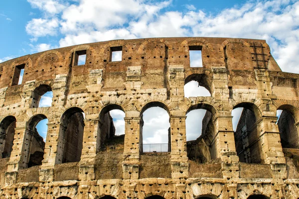 Het colosseum in de schemering — Stockfoto