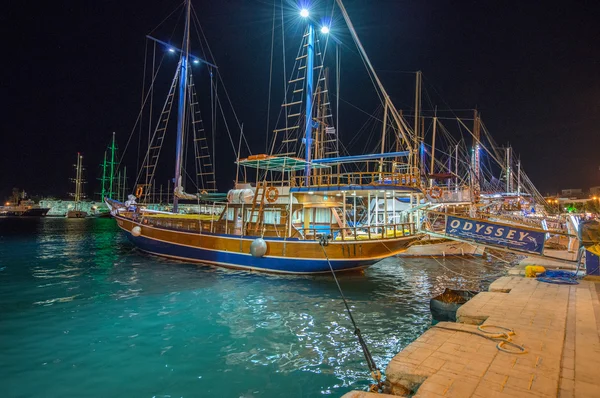 Típico viaje diario de madera barcos — Foto de Stock