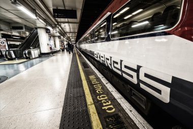 Londra - 30 Eylül 2013: gatwick express tren ile zihin boşluğu s