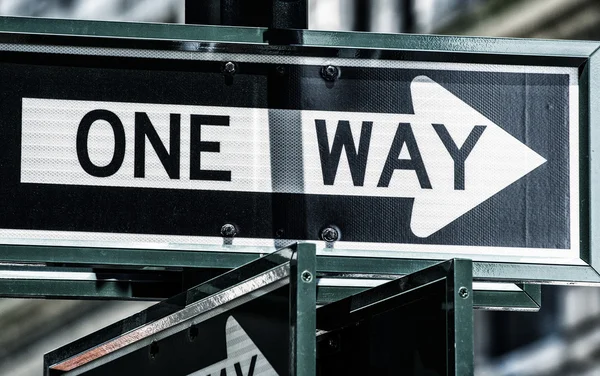 One Way sinal de rua em Nova York — Fotografia de Stock