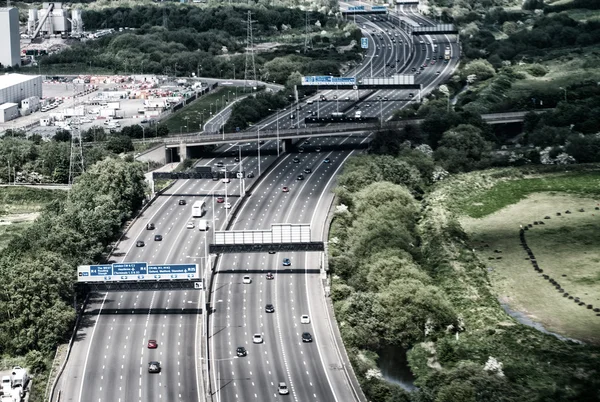 伦敦。从飞机上看到的州际公路 — 图库照片