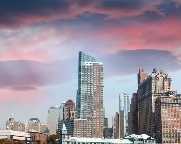 Нью-Йорк. Манхеттен і будівель від річки Гудзон — стокове фото
