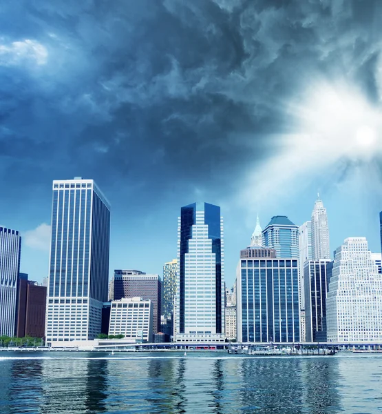 New york city. Manhattan skyline och byggnader från Hudsonfloden — Stockfoto