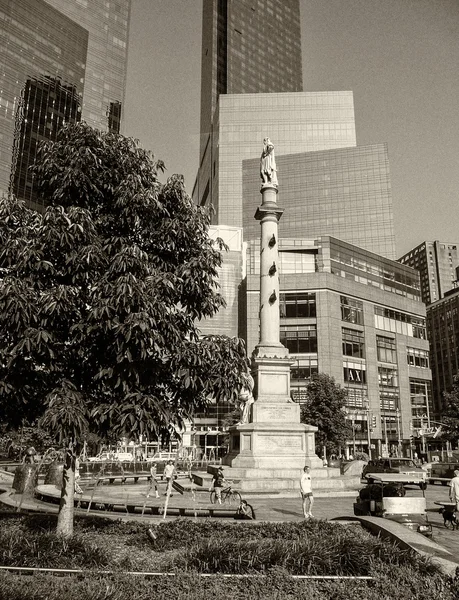 NUEVA YORK CITY - 29 DE ABR: El bullicio de Columbus Circle en Nueva York ver —  Fotos de Stock