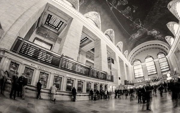 People and Tourists moving in Grand Central — Stock Photo, Image