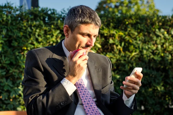Business Man Outdoor Consulting his Smartphone — Stock Photo, Image