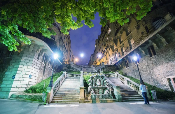 Paříž. osvětlené schody v bulváru delessert — Stock fotografie