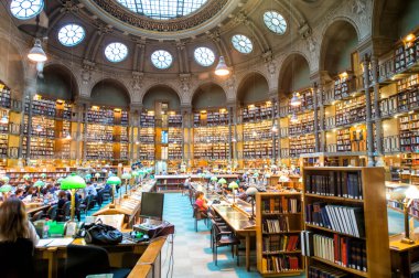 öğrencilerle nationale Biblioteque.