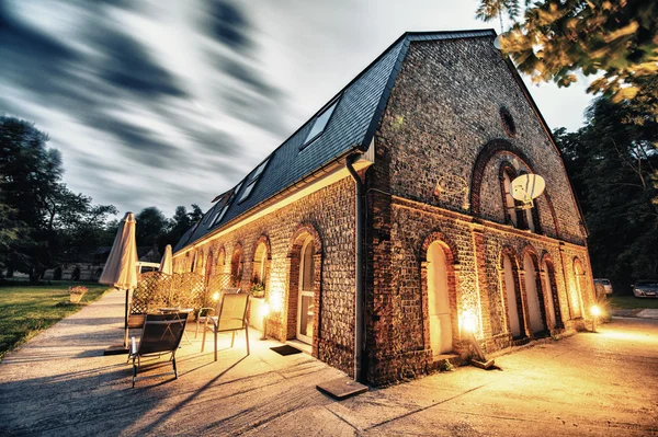 Agriturismo. Haus und umliegende Gärten — Stockfoto