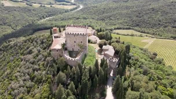 Ripa Castillo de Orcia, Valle de Orcia, Toscana. Vista aérea circular al atardecer — Vídeos de Stock