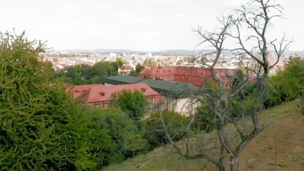 Bamberg im Sommer, Deutschland. Blick von Drohne in Zeitlupe — Stockvideo