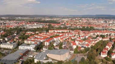 Bamberg yaz mevsiminde, Almanya 'da. İnsansız hava aracından yavaş çekimde görüntüle