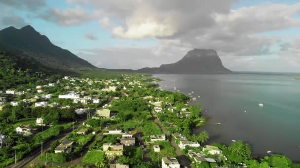 Letecký pohled na Le Morne Beach, Mauricius — Stock video