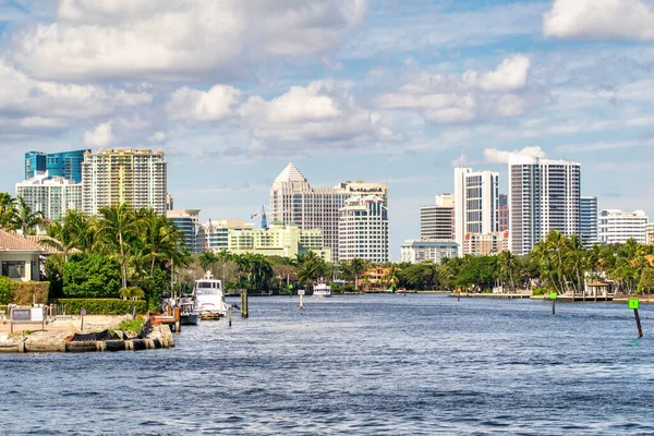 Fort Lauderdale Kanaler Och Stadens Skyline Vacker Solig Dag Florida — Stockfoto