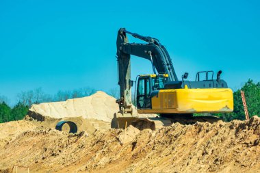 Sürüngen kazıcı öngörünümü yıkım alanını kazıyor