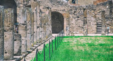 Pompei, İtalya. Yaz mevsiminde antik kalıntılar
